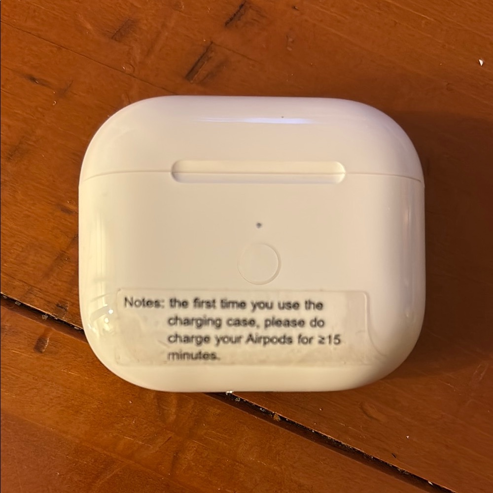 White Wireless Charging Case for AirPods (3rd Generation)